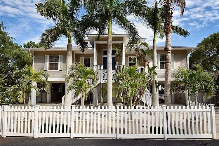 1208 Solitude Ln Sarasota, FL 34242