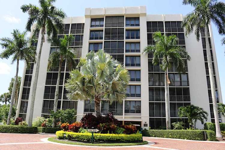 6895 Willow Wood Drive #1014 Boca Raton, FL 33434
