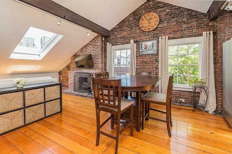 2 Phillips St #4 Boston, MA 02114