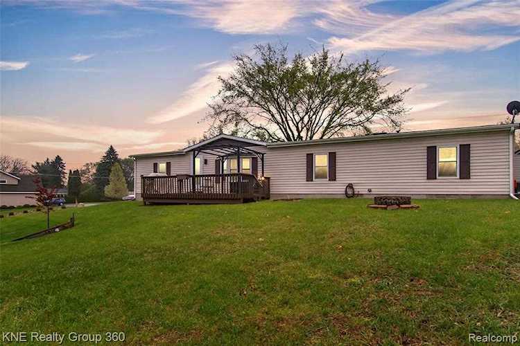 141 Diversy Dr Brooklyn Vlg, MI 49230