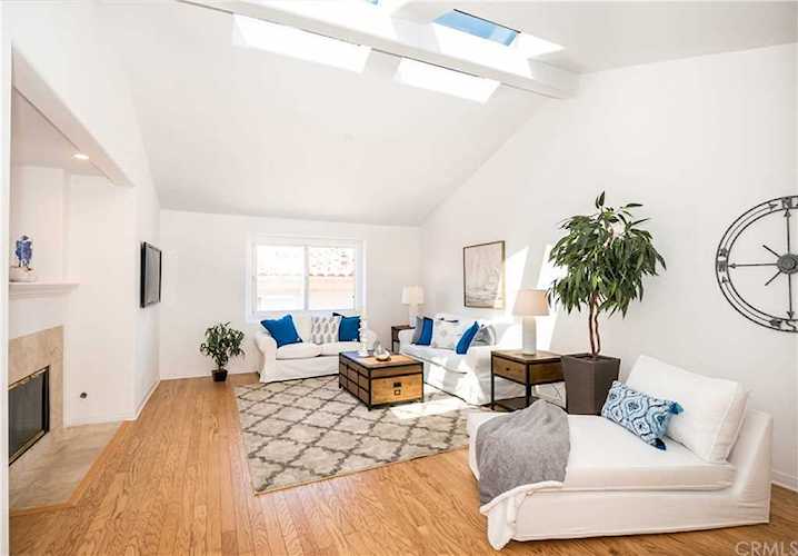 1525 Artesia Boulevard #B Manhattan Beach, CA 90266