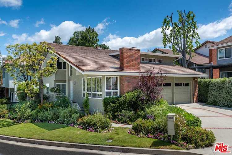 10211 Autumn Leaf Circle Los Angeles, CA 90077