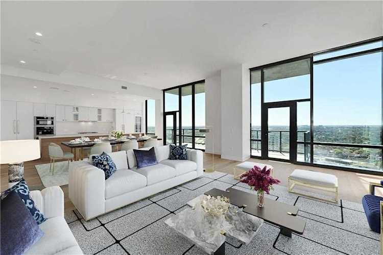 70 Rainey #PH1 Austin, TX 78701