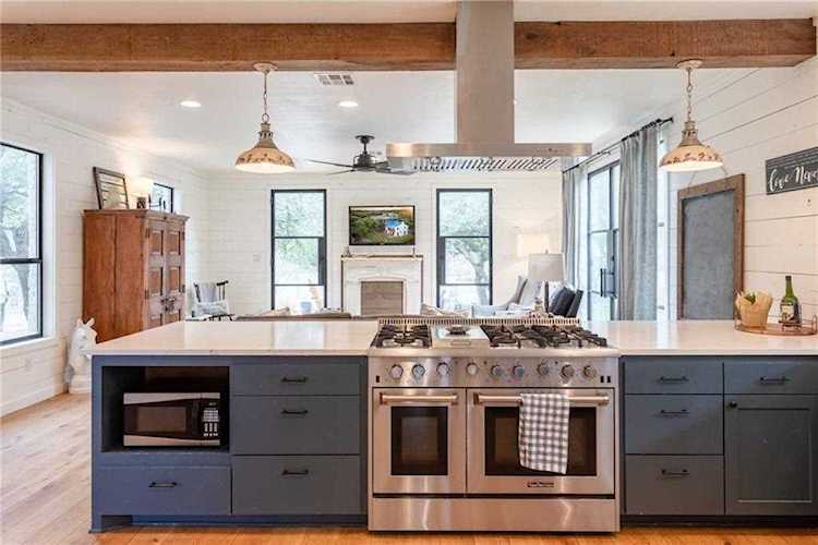 200 High Point Trl Dripping Springs, TX 78620