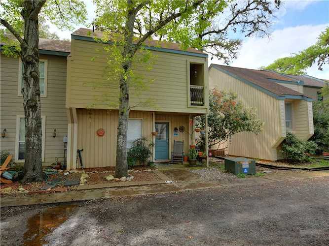 27 Marina Cir Wimberley, TX 78676