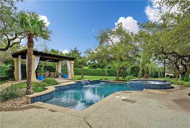 2 Lost Meadow Trl Austin, TX 78738