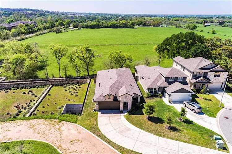 213 Anacua Loop Manchaca, TX 78652