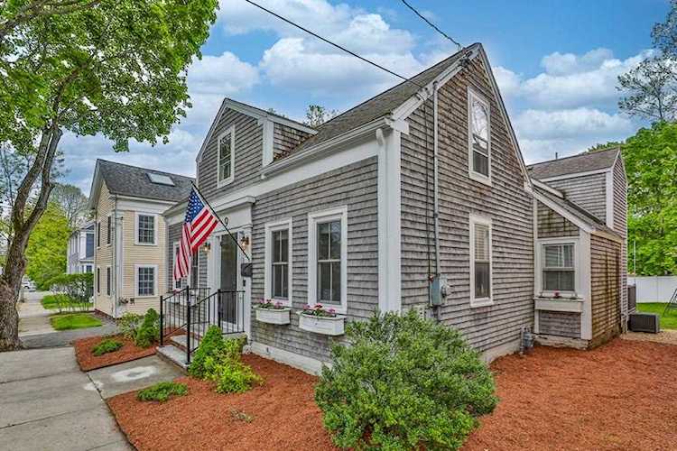9 Woodland St Newburyport, MA 01950