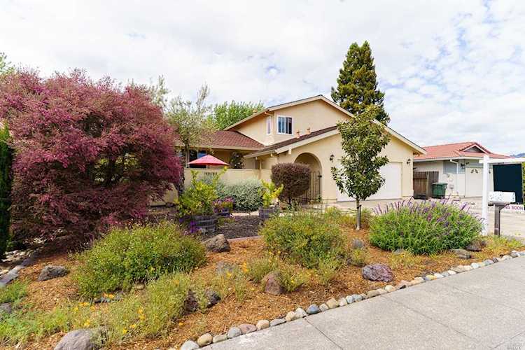 325 Sarah Way Petaluma, CA 94954