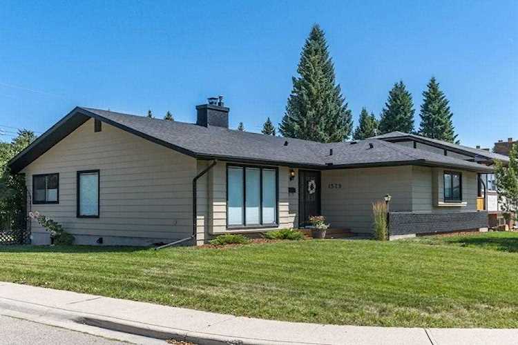 1579 Lake Bonavista Drive SE Calgary, AB T2J 2X8