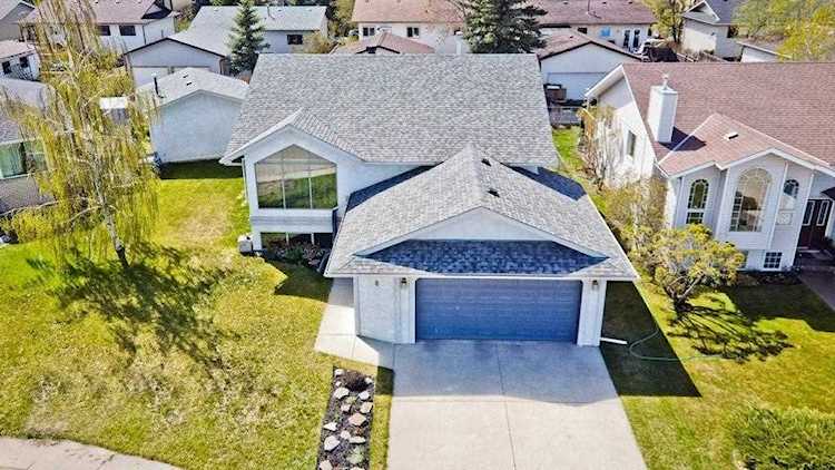 8 Maple Garden(s) Strathmore, AB T1P 1G3