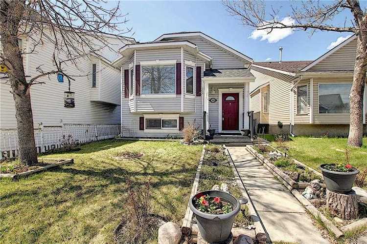 56 Erin Green Mews SE Calgary, AB T2B 3C3
