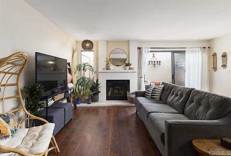 6868 Maple Leaf Drive Carlsbad, CA 92011
