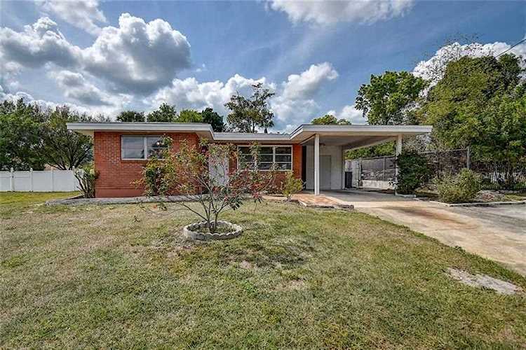 31 N Park Ave Tarpon Springs, FL 34689