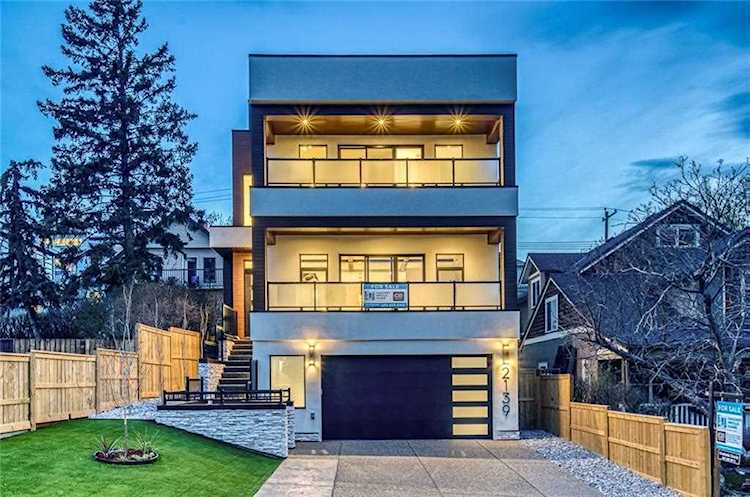 2139 16A Street SW Calgary, AB T2T 4K1