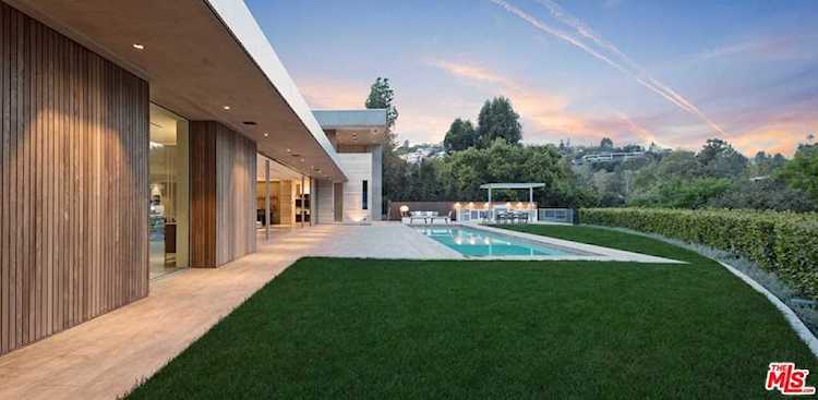 600 Perugia Way Los Angeles, CA 90077