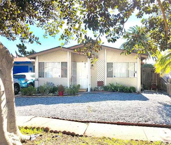 863 Via Felicidad Vista, CA 92084