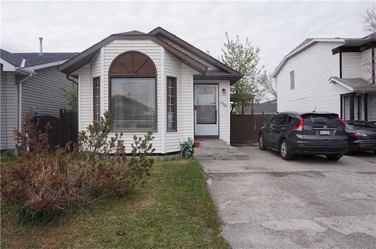 138 Erin Road SE Calgary, AB T2B 3H4