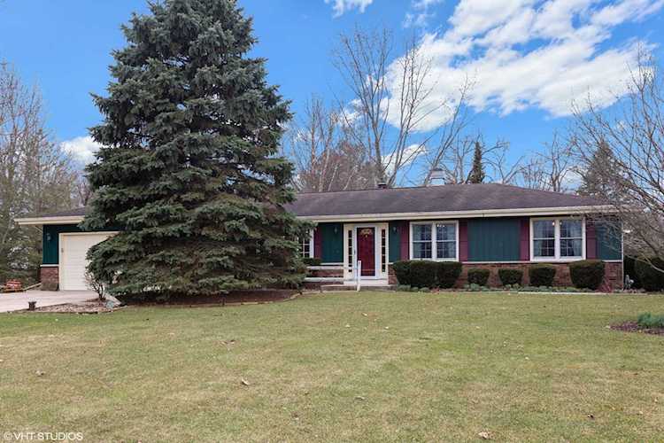9N582 Nokomis Ln Elgin, IL 60124