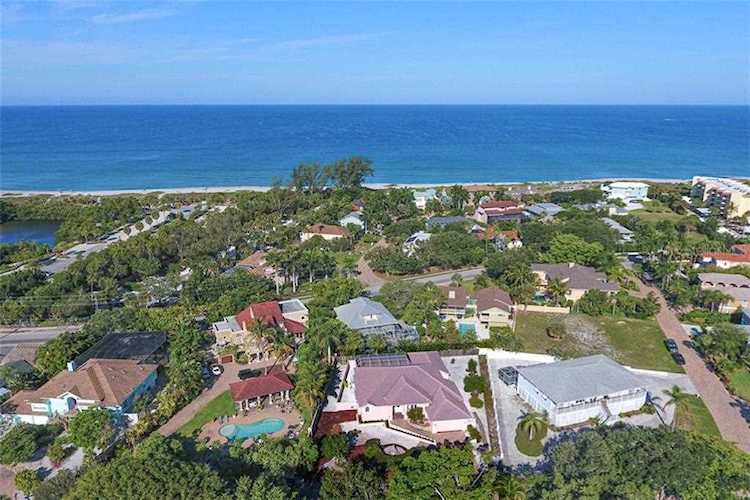 1258 Tree Bay Ln Sarasota, FL 34242