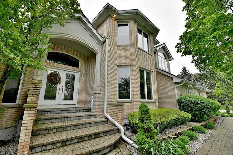 30 Ruffled Feathers Dr Lemont, IL 60439