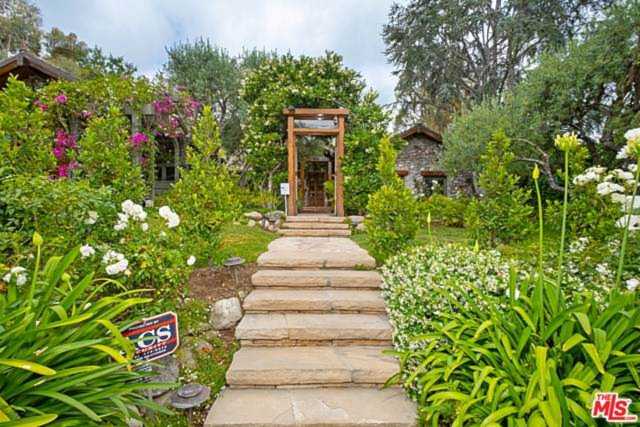 12733 Parkyns Street Los Angeles, CA 90049