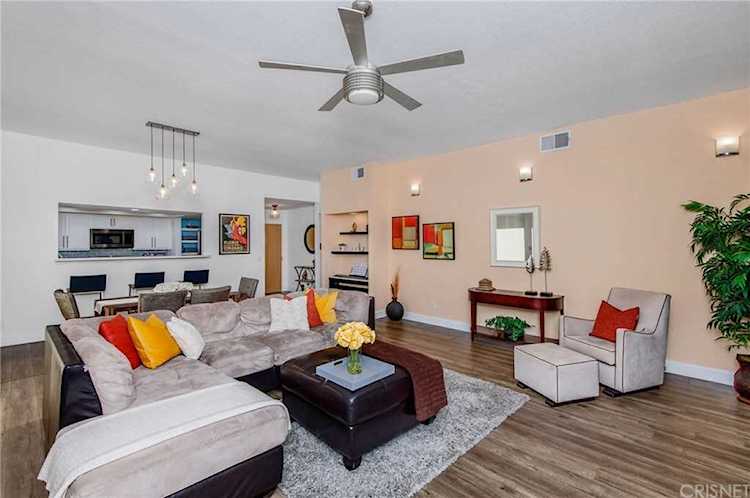 12030 Valleyheart Drive #102 Studio City, CA 91604