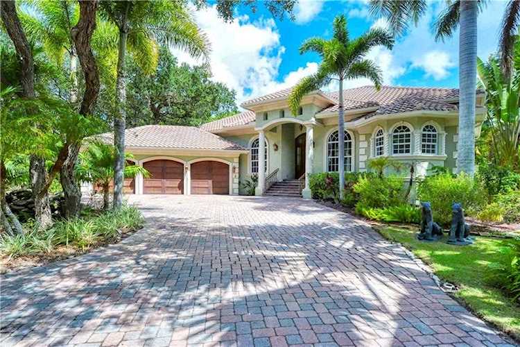 611 Tremont St Sarasota, FL 34242 | MLS A4467702 Photo 1