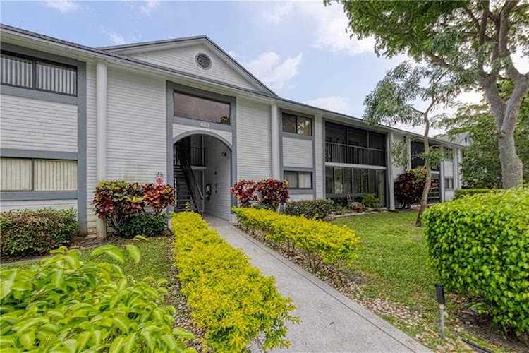 15453 Lakes of Delray Boulevard #203 Delray Beach, FL 33484