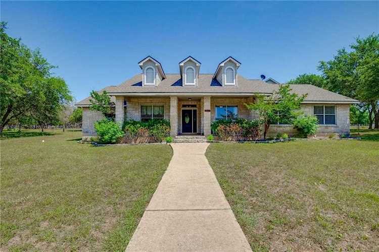 222 N Showhorse Dr Liberty Hill, TX 78642