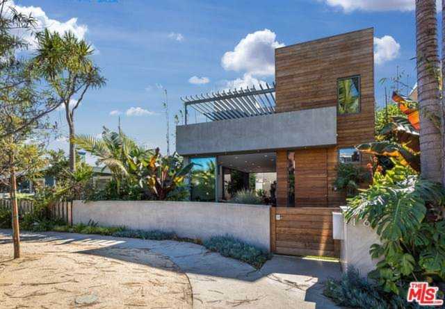 1647 Crescent Place Venice, CA 90291