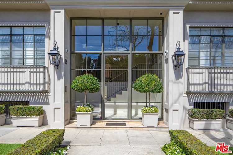 9601 Charleville #18 Beverly Hills, CA 90212