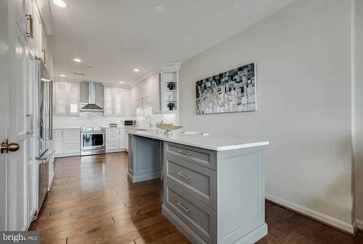 1300 Crystal Dr #PH14S Arlington, VA 22202