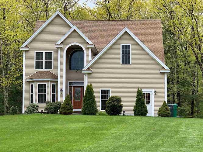13 Squire Way East Kingston, NH 03827