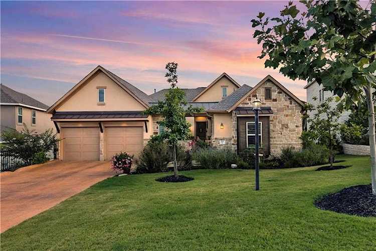 207 Vista Village Cv Lakeway, TX 78738