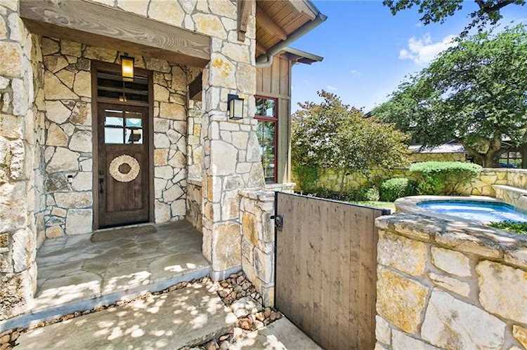 2100 Keeneland Cv #15 Spicewood, TX 78669