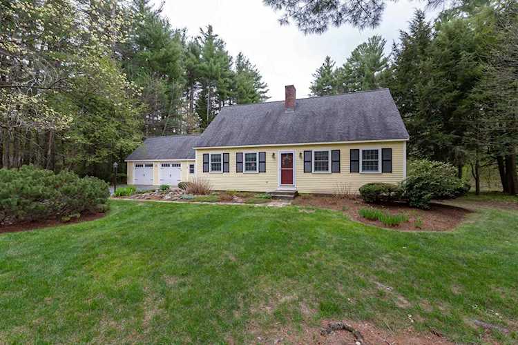 4 Pinewood Dr Amherst, NH 03031
