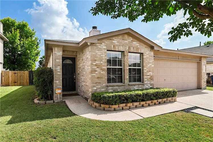 302 Country Estates Dr Hutto, TX 78634