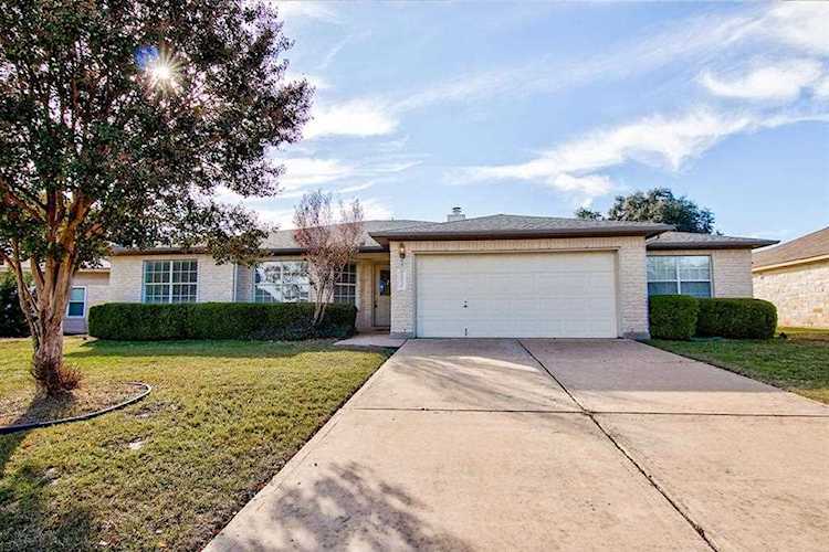 20532 Highland Lake Dr Lago Vista, TX 78645