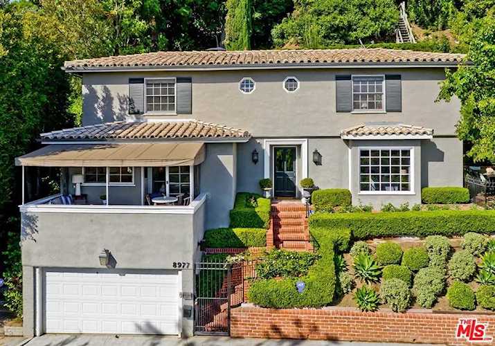 8977 St Ives Drive Los Angeles, CA 90069