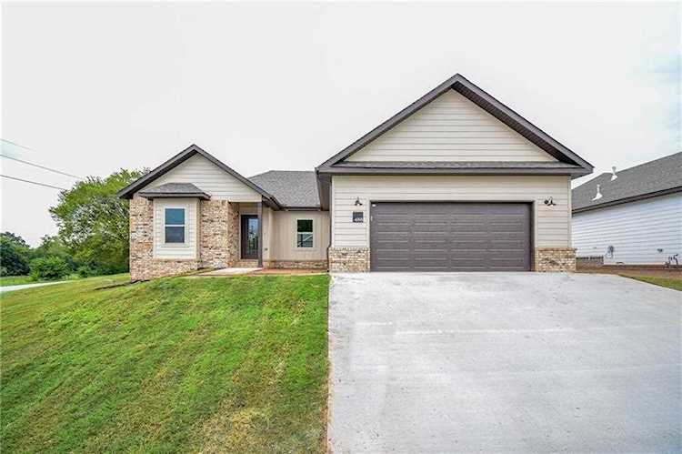 488 N Tacoma Farmington, AR 72730
