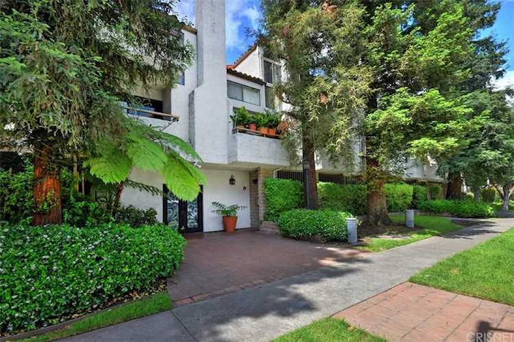 10926 Bluffside Drive #35 Studio City, CA 91604