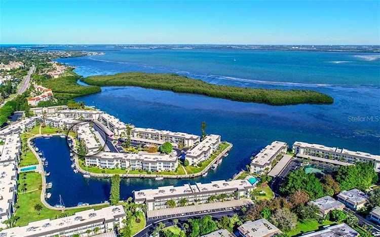 4390 Exeter Dr #202 Longboat Key, FL 34228