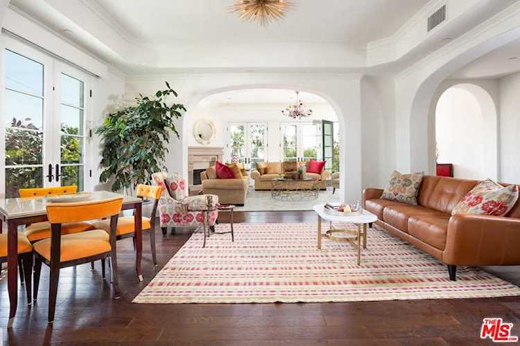 558 Hillgreen Drive #PH7 Beverly Hills, CA 90212