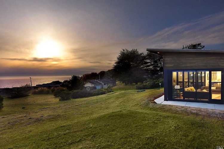335 Las Plumas Court Bodega Bay, CA 94923