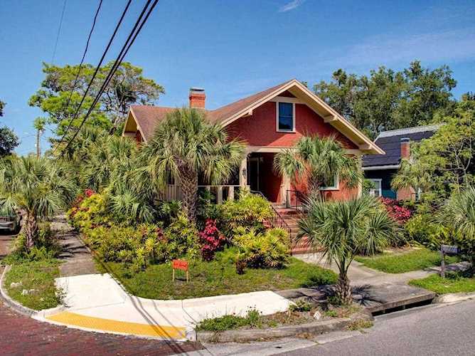 303 Grand Blvd Tarpon Springs, FL 34689