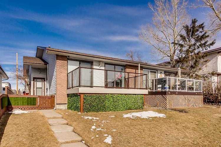 2930 Doverville Crescent SE Calgary, AB T2B 1T9