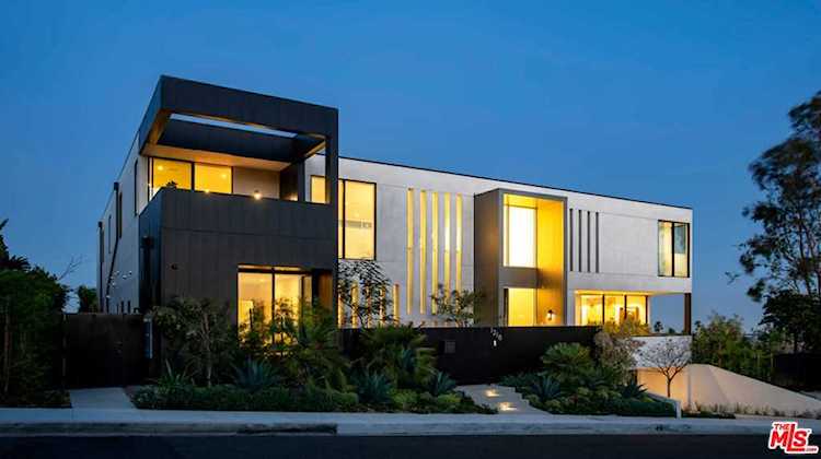 1218 Roberto Lane Los Angeles, CA 90077