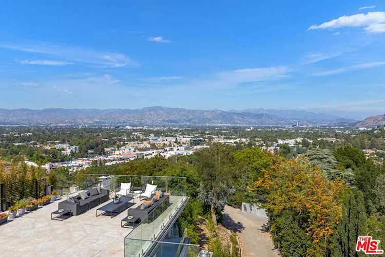 12480 Viewcrest Road Studio City, CA 91604