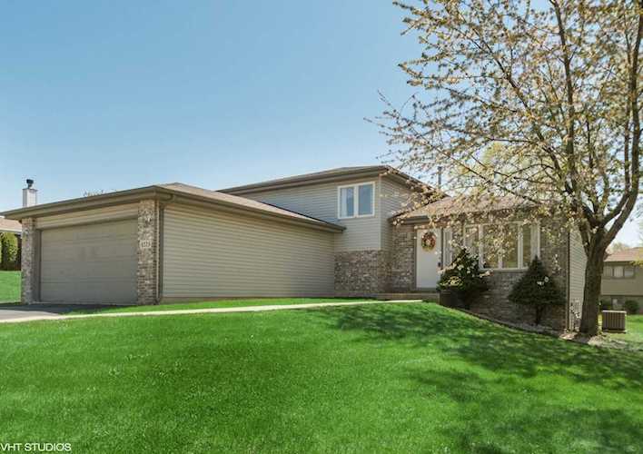 1223 E Collingwood Dr Lockport, IL 60441